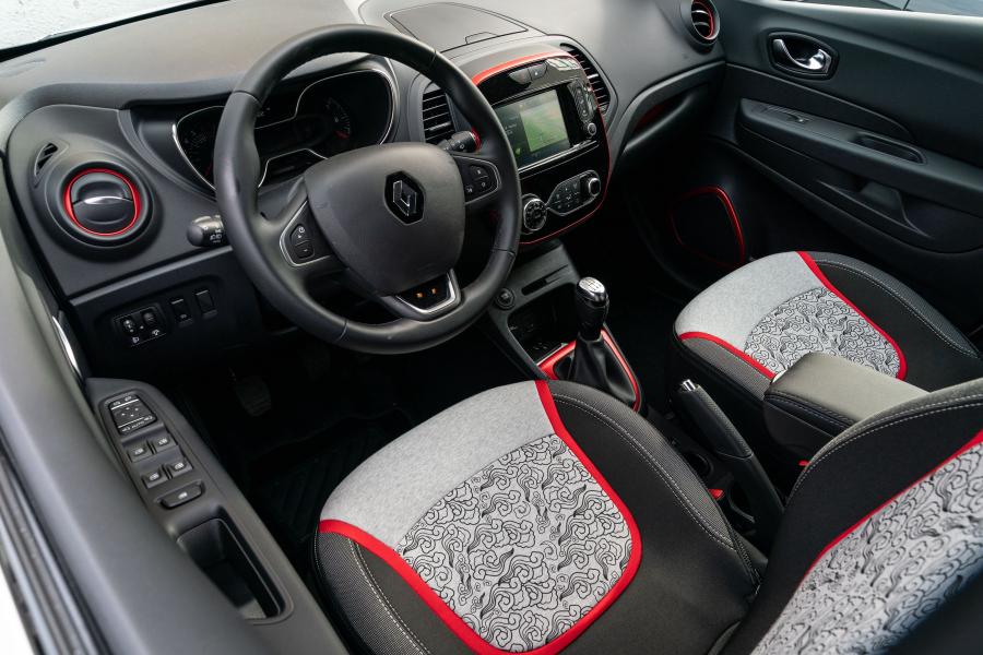 Интерьер Renault Captur Tokyo Edition 2018 года  (фото 16 из 38)